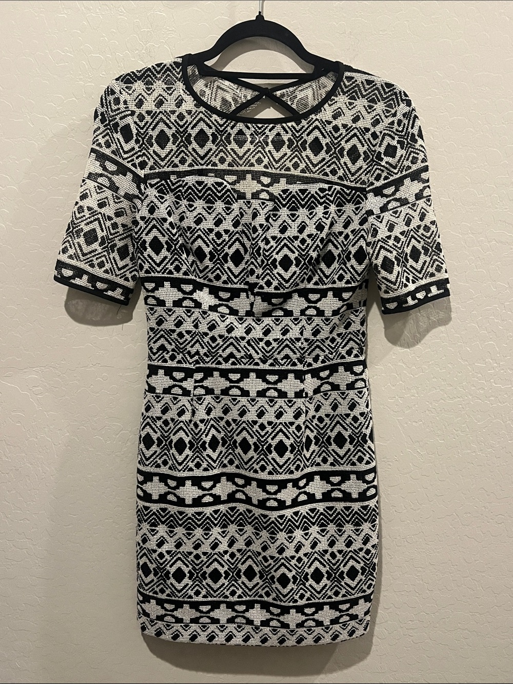 Black Halo Black & White Patterned party dress size 0